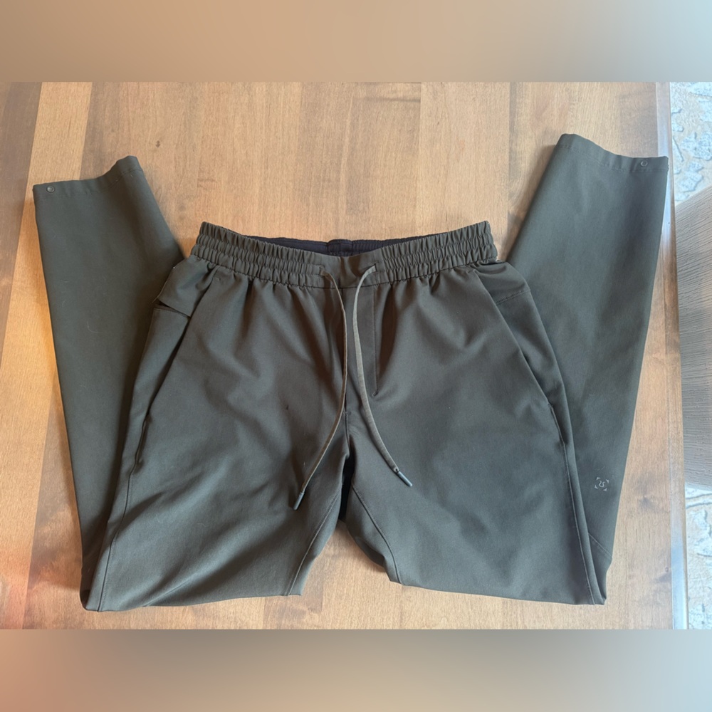 Men's lululemon License to Train pants.  Olive color Men’s Medium.